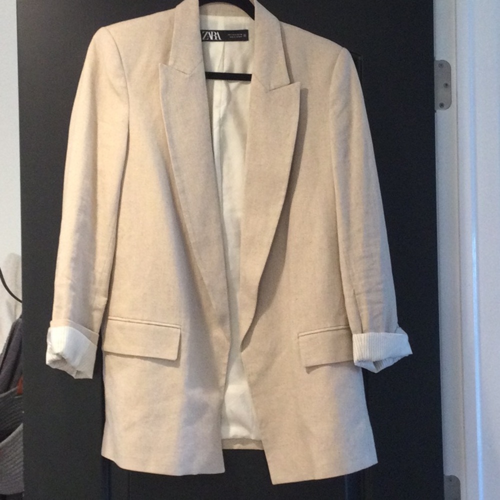 Zara Cream Blazer with Notched Lapels and Rolled Sleeves